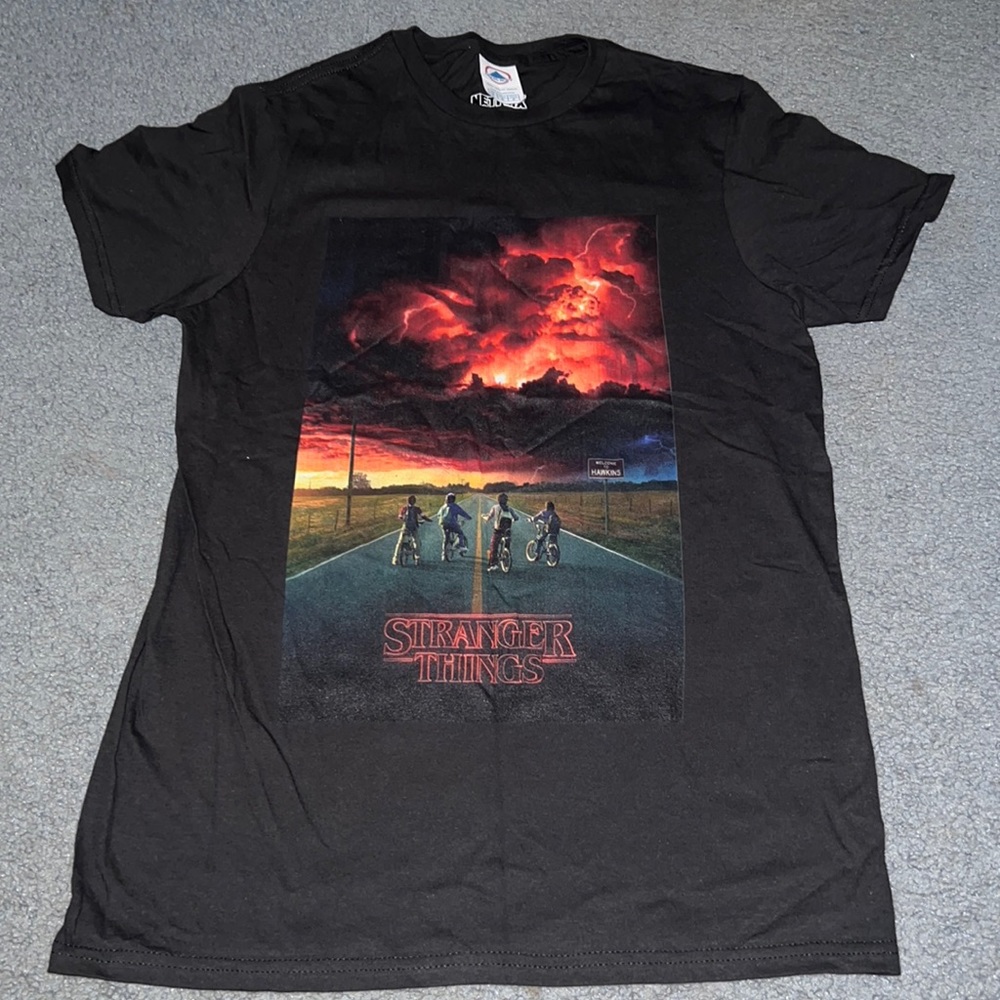 Stranger Things graphic tee size small